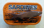 SAUCE PIQUANTE ou les amours de sardines en boite